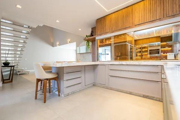 Casa com 4 dormitórios à venda, 330 m² por R$ 2.950.000,00 - São Braz - Curitiba/PR