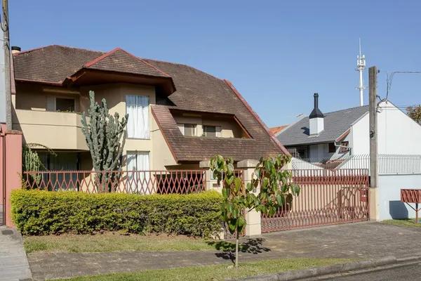 CASA com 6 dormitórios à venda com 603m² por R$ 2.400.000,00 no bairro Campina do Siqueira - CURITIBA / PR